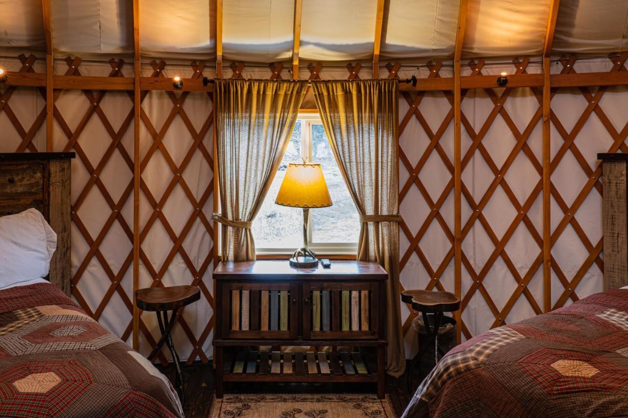 Tranquil Haven Luxy Yurt - Creekside Glamping With Private Hot Tub Vila Topton Exterior foto