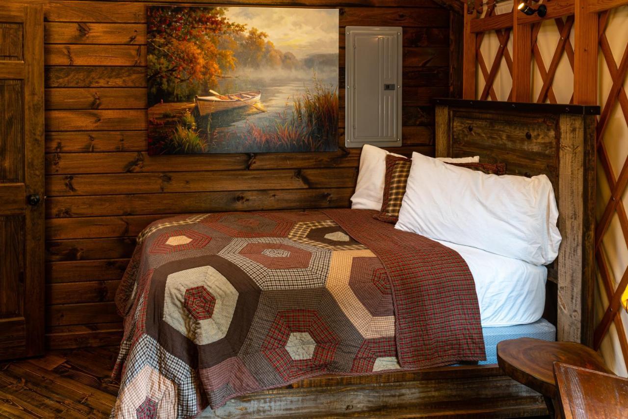 Tranquil Haven Luxy Yurt - Creekside Glamping With Private Hot Tub Vila Topton Exterior foto